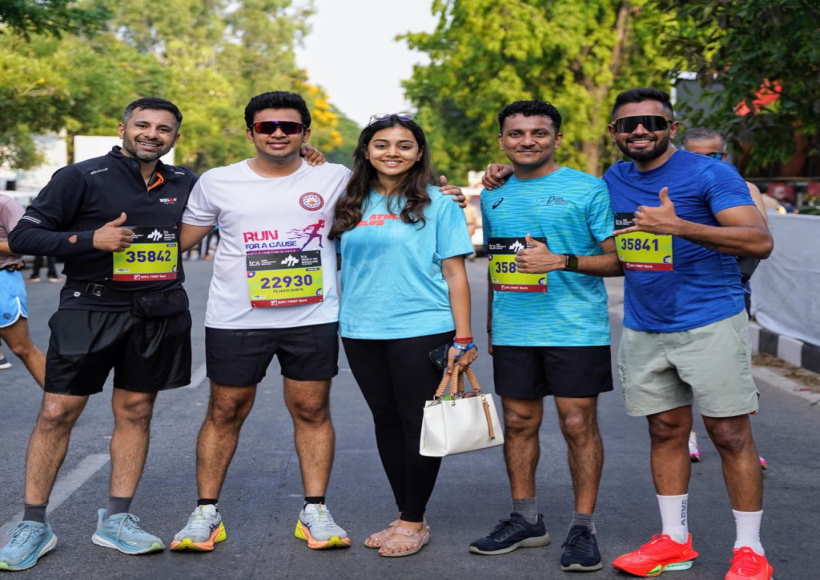 अन्य प्रतिभागियों के साथ तेजस्वी सूर्या