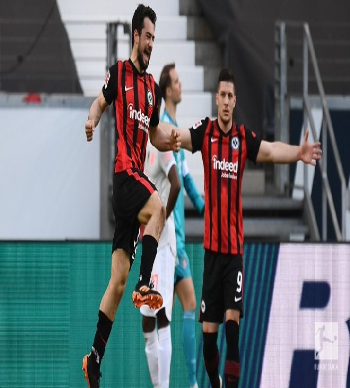 Frankfurt upset Bundesliga leaders Bayern