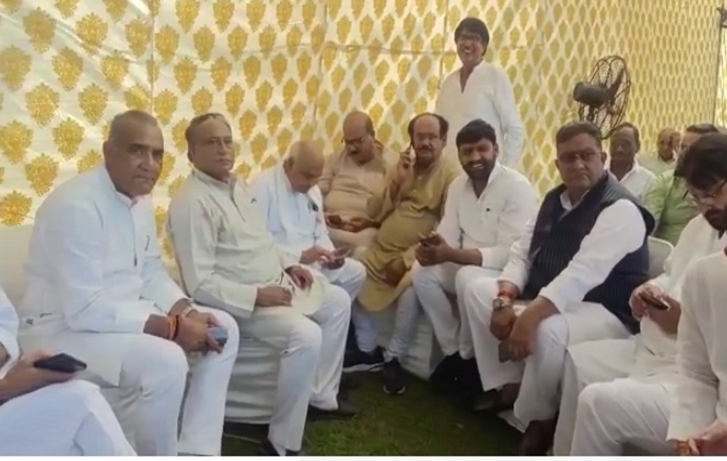 Congress leaders from Madhya Pradesh gathered in Delhi.