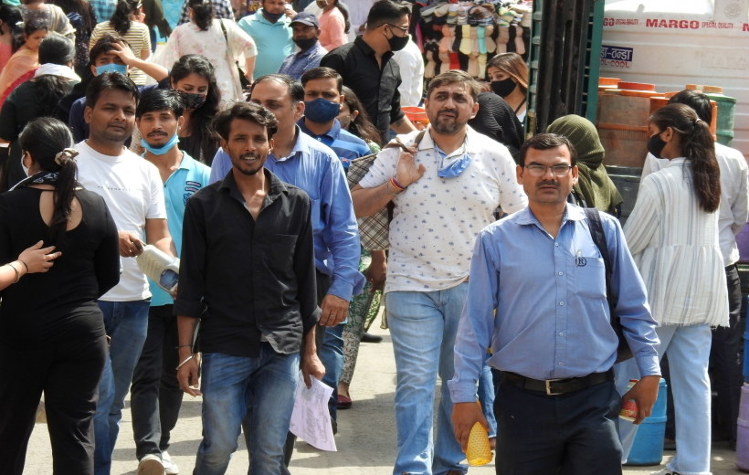 New Delhi : People not wearing masks at Lajpat Nagar market. According to new guidelines by Delhi Government,