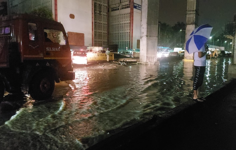Incessant rains continue to lash B'luru: create havoc, yellow alert given for 3 days