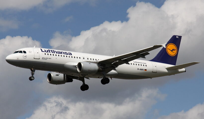 BEIJING, March 24, 2015 (Xinhua) -- This undated file photo shows the Airbus A320 of Germany's Lufthansa Airlines. An Airbus A320 of the German airline Germanwings crashed Tuesday in Alpes-de-Haute-Provence, Southern France