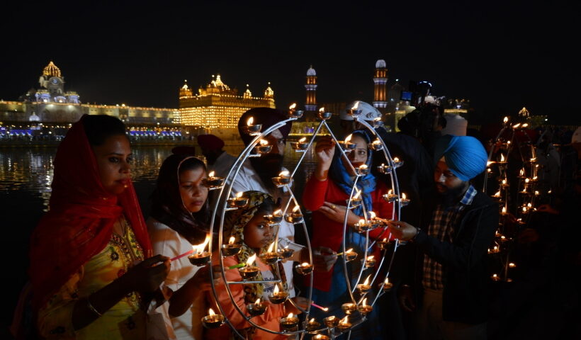 Amritsar: Devotees light up diyas and witnesses fireworks at Golden Temple on the occasion of 'Bandi Chhor Divas'