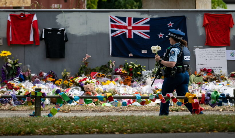 WELLINGTON, March 22, 2019 (Xinhua) -- A policewoman holds flowers during a mourning ceremony in Christchurch, New Zealand