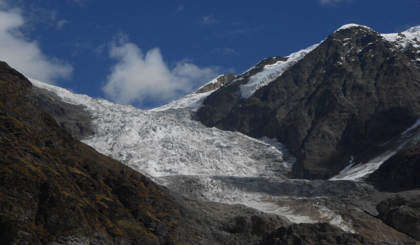 Pindari Glacier of Uttarakhand gave a danger signal, a signal of great danger.
