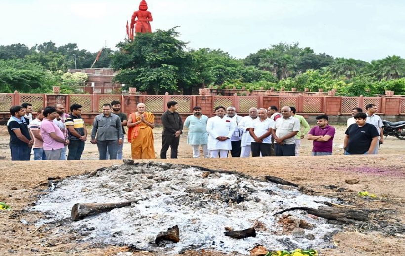 Samajwadi Party chief Akhilesh Yadav after the cremation of his father and Samajwadi Party patriarch Mulayam Singh Yadav, in Saifai