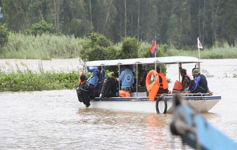 cambodia-in-boat-overturn-by