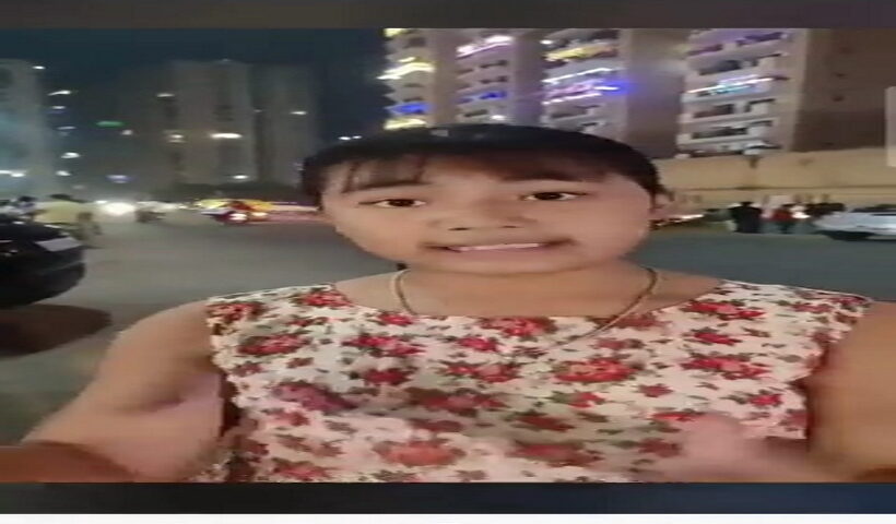 Celebrity was praising the beauty of Greater Noida through Facebook Live, crooks took off mobile.