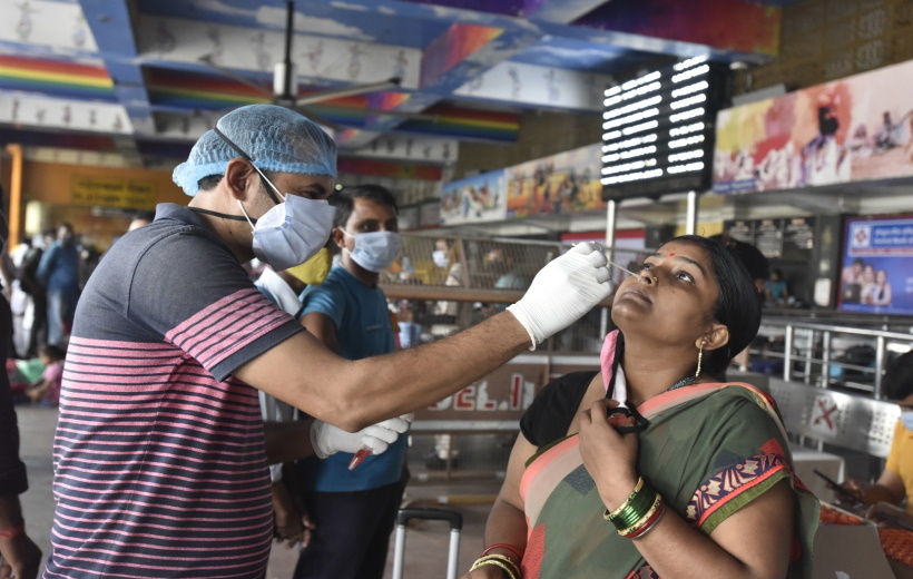 New Delhi: Swab tests to passengers arriving at the New Delhi Railway Station from their native, after the Delhi government eased restrictions for travel amid the ongoing Coronavirus pandemic