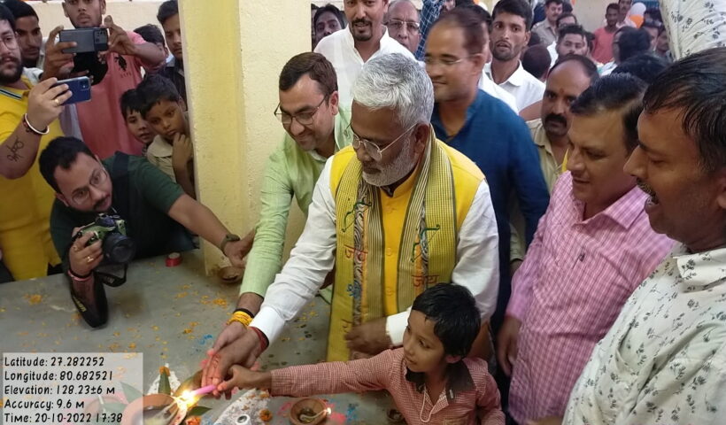 Hundreds of villages twinkle in the light of more than five crore lamps in UP