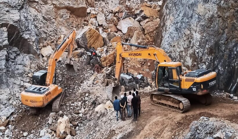 2 stone workers injured after stone quarry sunk.