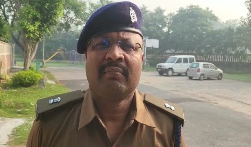 In Greater Noida, miscreants are flouting law and order, Delhi Police personnel going on duty assaulted and looted.