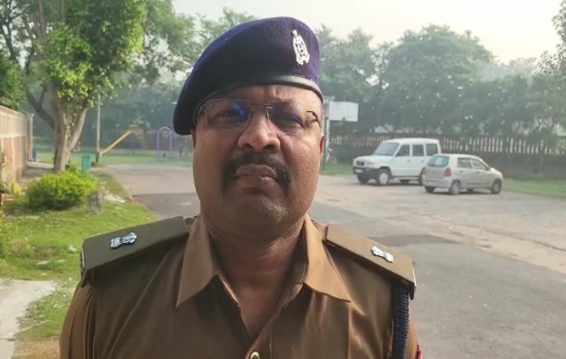 In Greater Noida, miscreants are flouting law and order, Delhi Police personnel going on duty assaulted and looted.