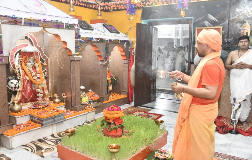 Chief Minister Yogi worshiped mother Mahagauri and mother Siddhidatr