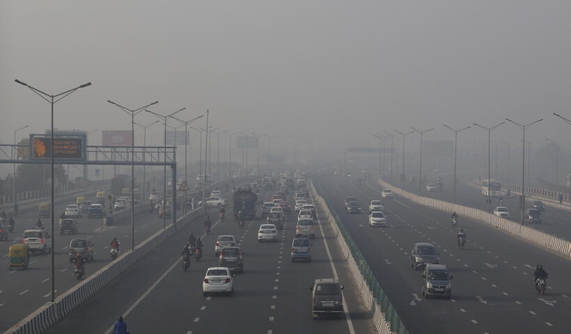 Delhi:Commuters on road during cold and smoggy morning in New Delhi