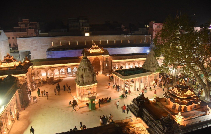 Kashi Vishwanath temple by night