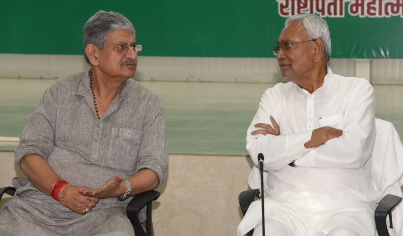 Patna:Bihar Chief Minister Nitish Kumar interacts with Janata Dal (United) National President