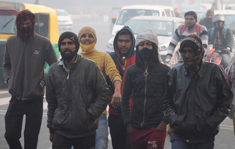 New Delhi:Labourers wrap with warm cloth amid a cold and winter foggy morning in New Delhi