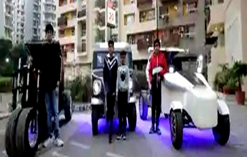 Four school students in Lucknow make cars that clean dust.