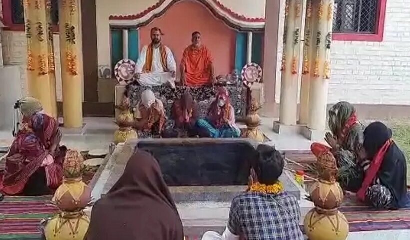 n UP, 9 people including 2 brothers and 7 sisters of Muslim family adopted Hinduism..