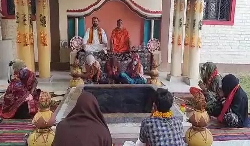 n UP, 9 people including 2 brothers and 7 sisters of Muslim family adopted Hinduism..