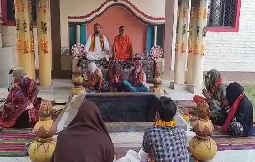 n UP, 9 people including 2 brothers and 7 sisters of Muslim family adopted Hinduism..