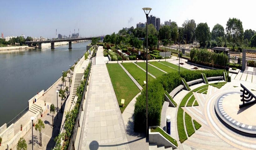 Gomti riverfront Lucknow.