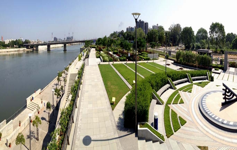 Gomti riverfront Lucknow.
