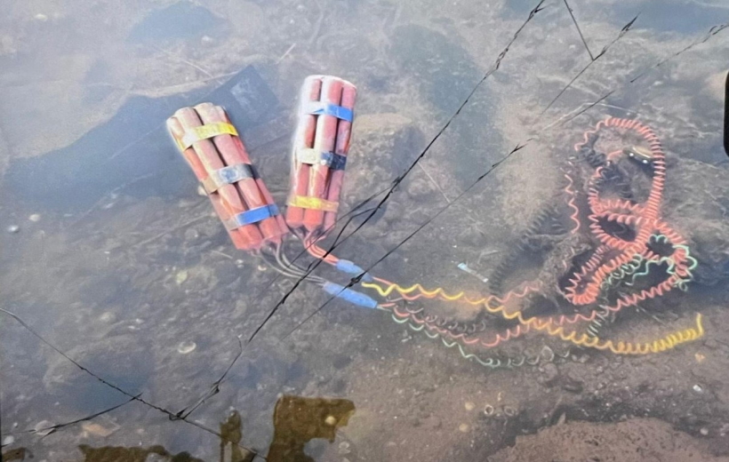 A suspicious bomb-like device with a dozen gelatin sticks, linked to a timer and electrical circuit, found under a road bridge on Bhogavati River in Pen town, was defused and police said it was not linked with any explosive or detonator