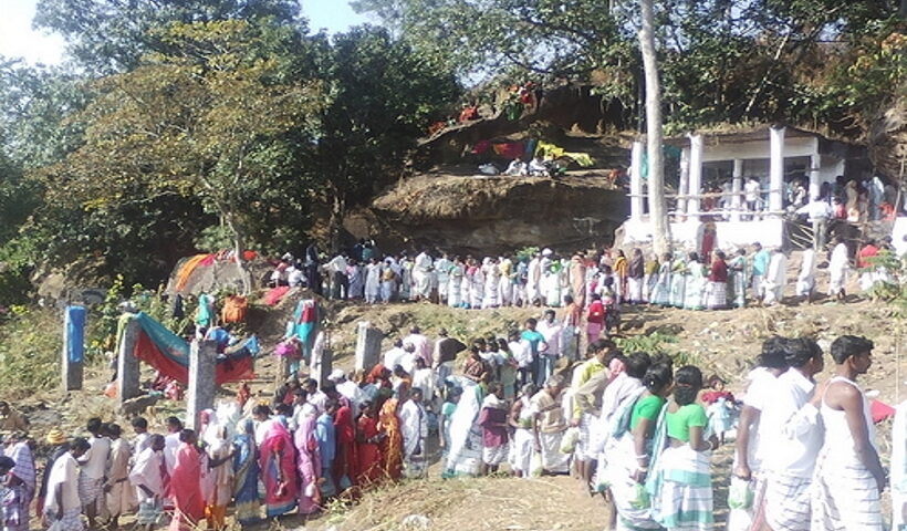 The religious-social constitution of the Santhals was built on the Lugu Buru hill, lakhs of Santhali tribesmen of the country and abroad gathered there.