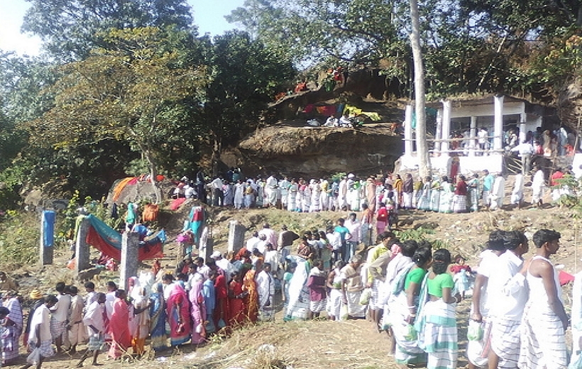 The religious-social constitution of the Santhals was built on the Lugu Buru hill, lakhs of Santhali tribesmen of the country and abroad gathered there.