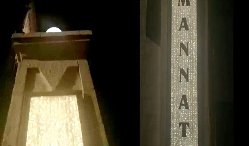 शाहरुख के घर 'मन्नत' में लगी है हीरे जड़ित नेमप्लेट