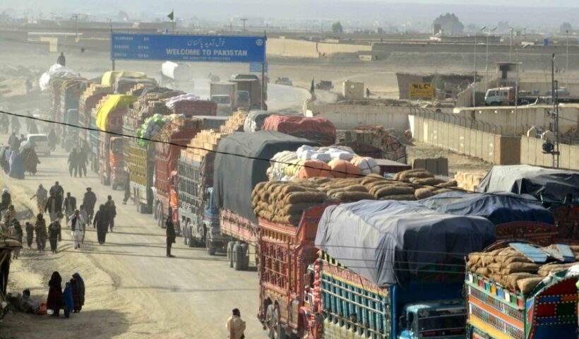 Afghans enter Pakistan via border crossings