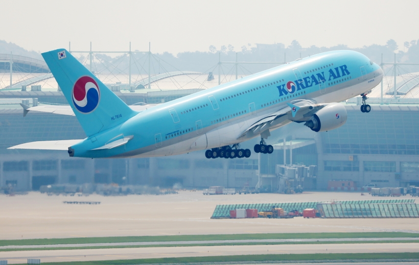 ncheon:A Korean Air A380 superjumbo jet takes off for New York from Incheon International Airport, west of Seoul,
