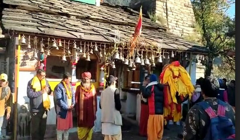 Baba Madmaheshwar will sit in Omkareshwar temple tomorrow, Second Kedar Madmaheshwar's doli reached Giriya for last night stay.