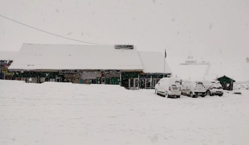 snowfall in Gulmarg