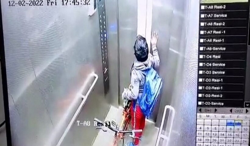 Innocent trapped in lift, video going viral while crying for help, security guard's negligence came to the fore