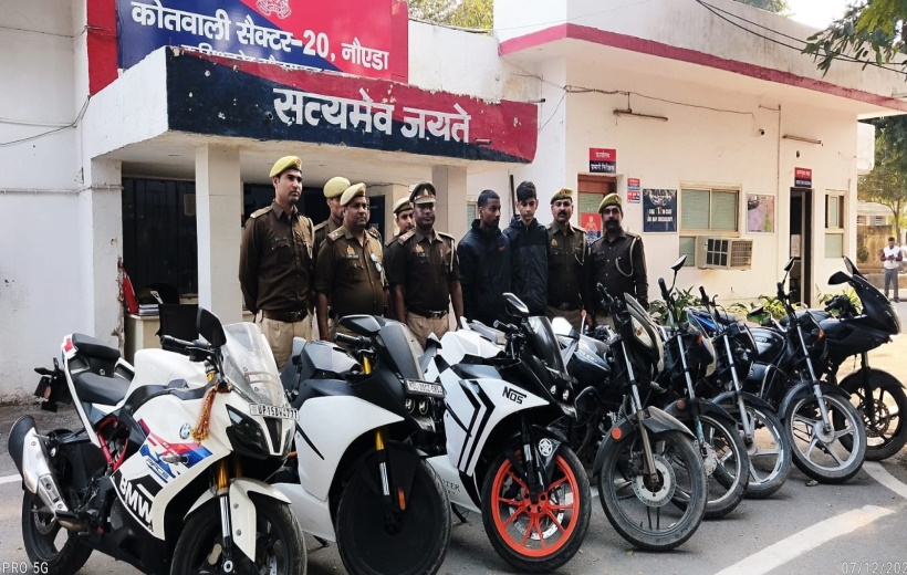 2 arrested for stealing high-speed sports bikes, 8 bikes recovered, 3 high-speed sports bikes.