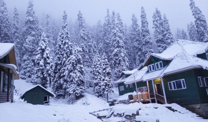Baramulla: A view of the area covered in a thick blanket of snow during the fresh snowfall at Gulmarg in Baramulla