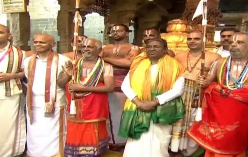 President Murmu offers prayers at Tirumala temple.