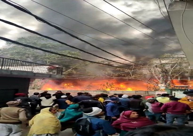 Fierce fire broke out in Celebration 2 banquet hall, burnt to ashes.