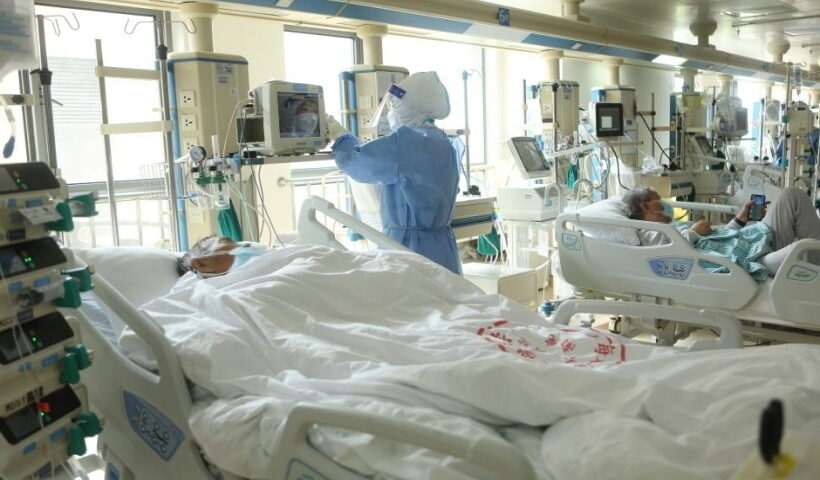 Medical staff work at the intensive care unit (ICU) of the southern branch of Renji Hospital in Shanghai,
