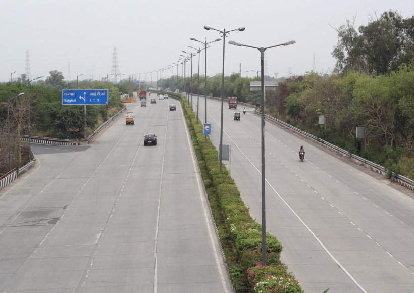 New Delhi: Deserted view of Delhi roads traffic movement slow on roads during the one week lockdown imposed by Delhi CM Arvind Kejriwal in new Delhi on Tuesda