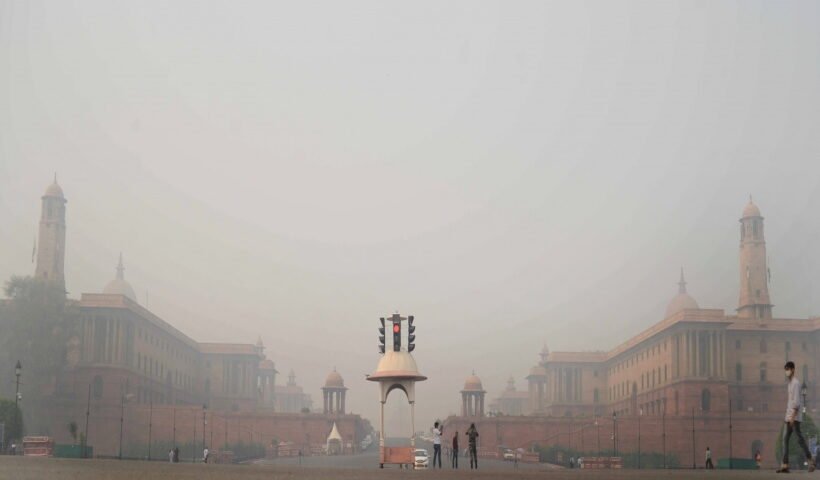 New Delhi: Delhi air quality turns hazardous after Diwali