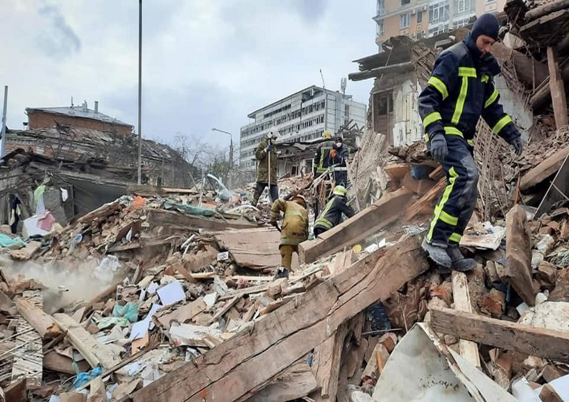 Russian military shelling in Kharkiv destroys mall