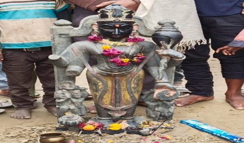Bihar: 4 feet tall ancient idol of Lord Vishnu found in soil excavation along railway line.