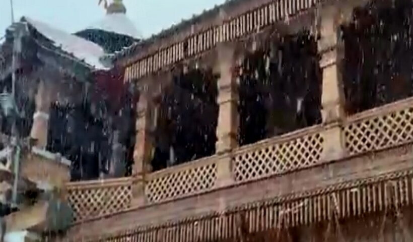 First snowfall of winter started in Yamunotri and Gangotri Dham