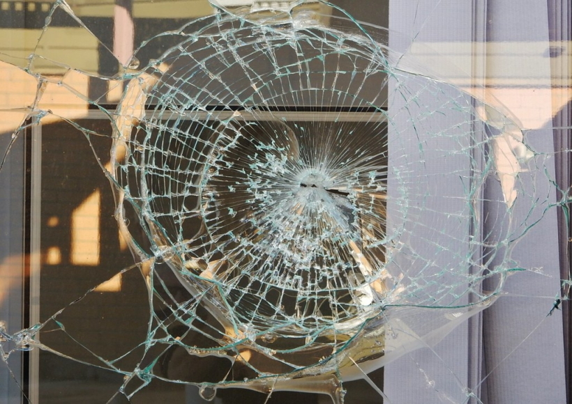 Sikh sentenced for smashing window with hockey stick in UK.