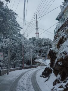 Snowfall in Mussoorie including Kedarnath, Gangotri, weather changed on the mountains, white sheet of snow.