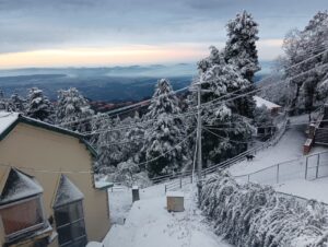 Snowfall in Mussoorie including Kedarnath, Gangotri, weather changed on the mountains, white sheet of snow.
